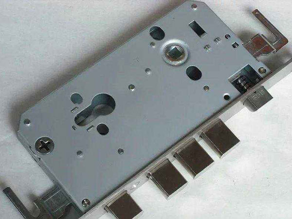 前进24小时上门开锁公司